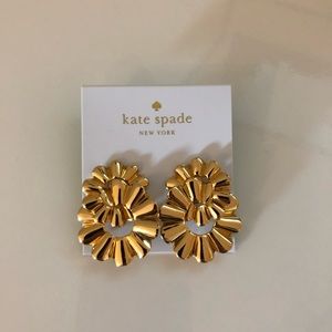 kate spade Jewelry - Kate Spade Scrunched Scallop Gold Studs kate spade Jewelry - Kate Spade Scrunched Scallop Gold Studs
